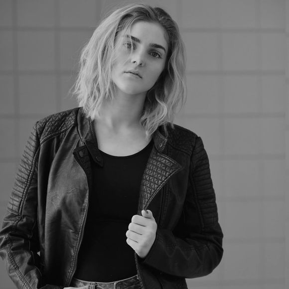 Meet your Posher, Talia - Picture 1 of 1